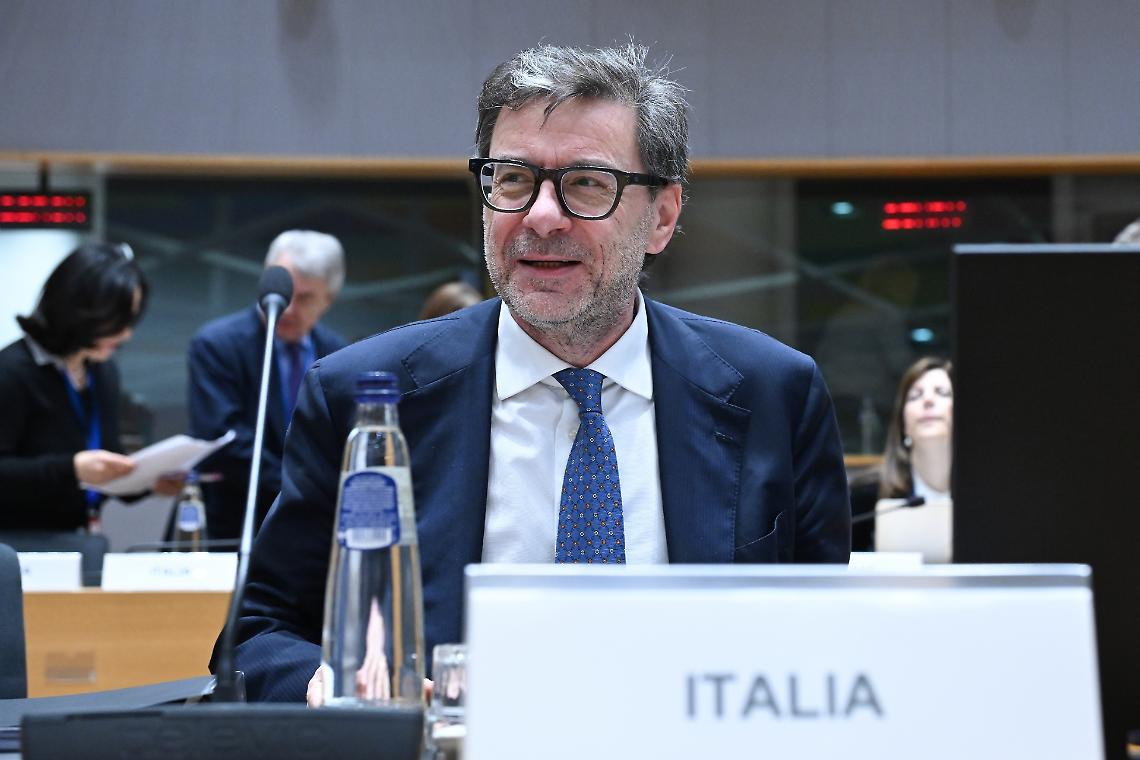 Pensioni, la manovra cambia all&rsquo;ultimo minuto: uscita dal lavoro ancora pi&ugrave; lontana