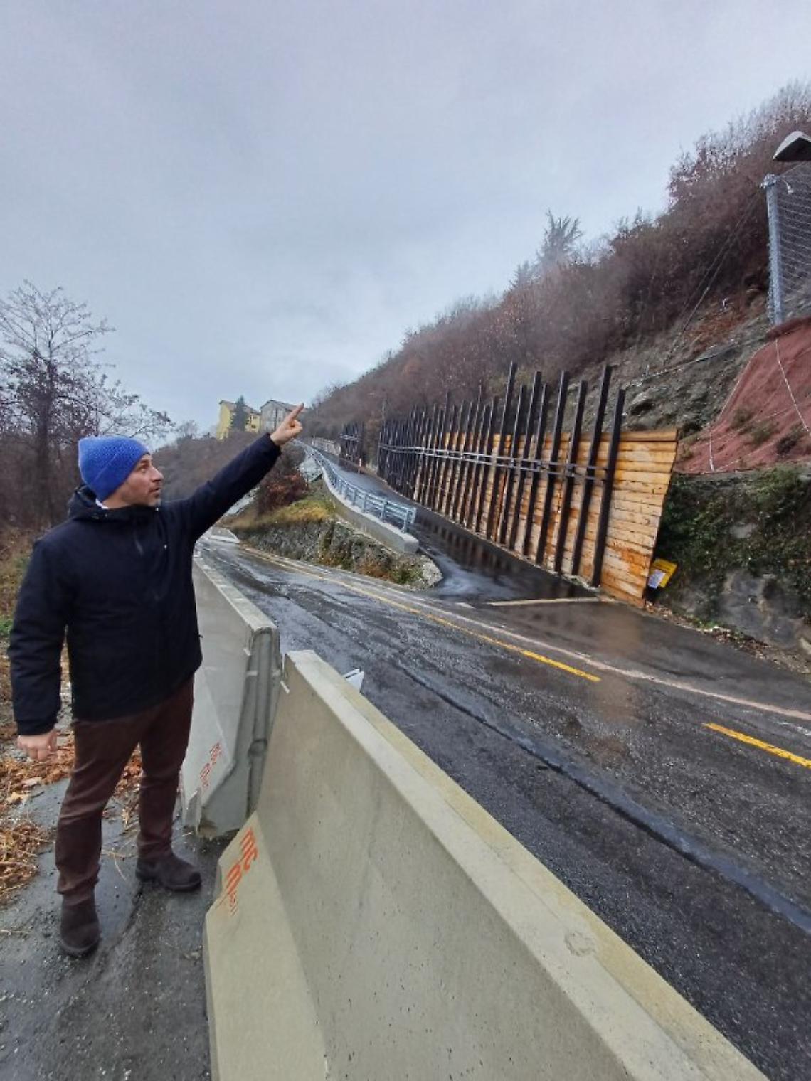 Otto mesi dopo il fango, la strada resta a met&agrave;: a Rubiana si viaggia ancora a senso unico