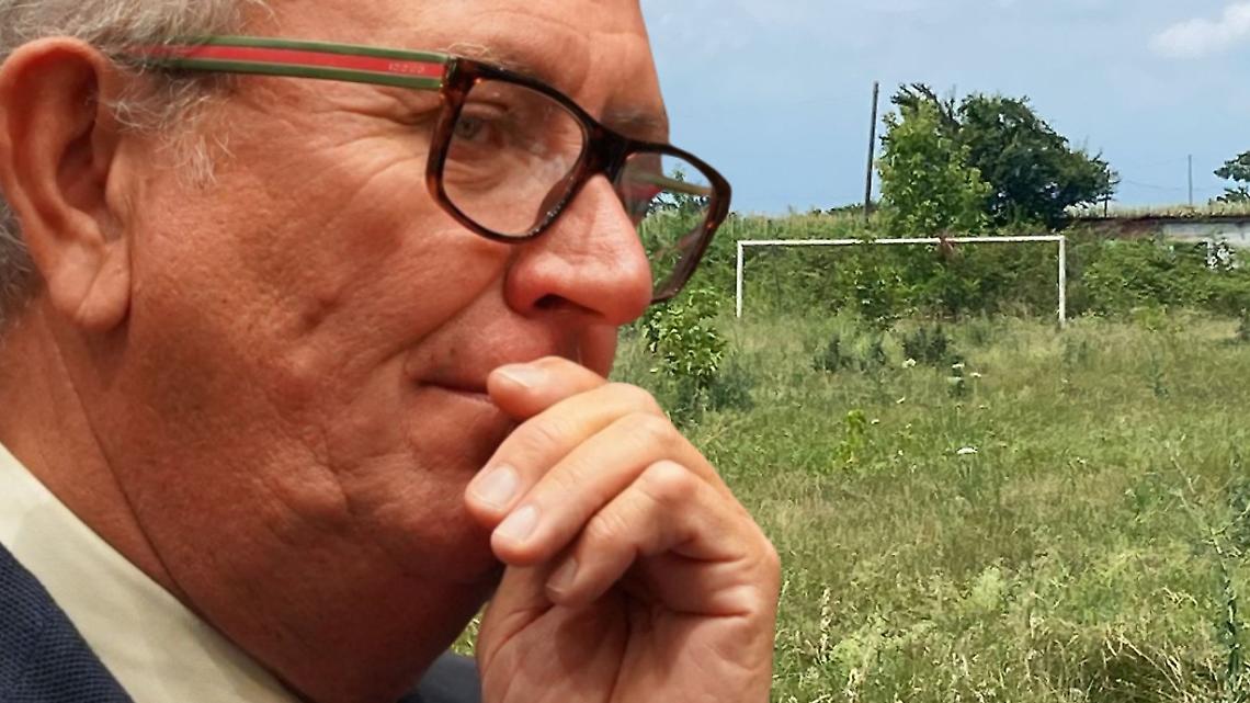 Chivasso celebra lo sport e vende un campo da calcio: bastano 24 mila euro per comprarselo...