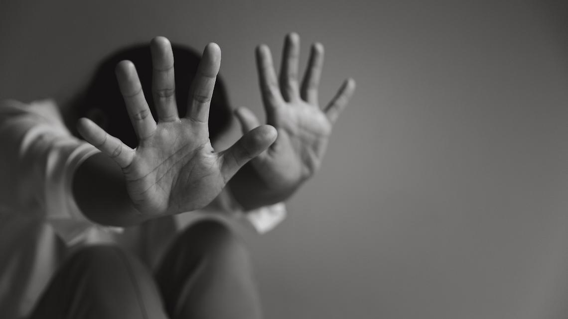 Mangia la minestra in azienda con il capo 59enne, perde conoscenza e si risveglia in un camper: &ldquo;Sono stata stuprata&rdquo;