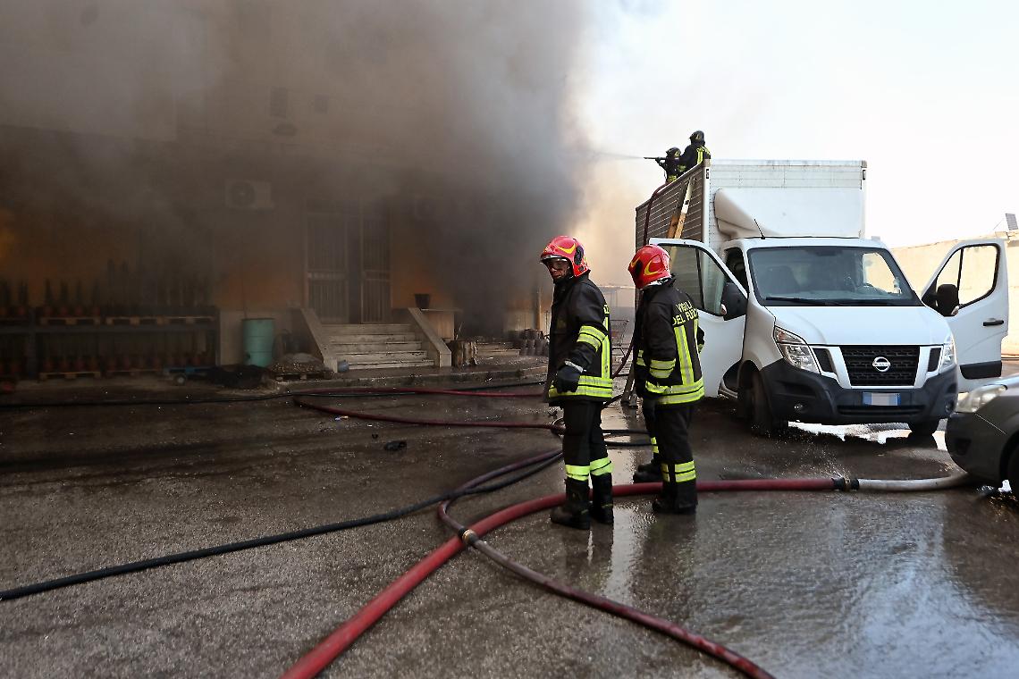 Incendio nella notte