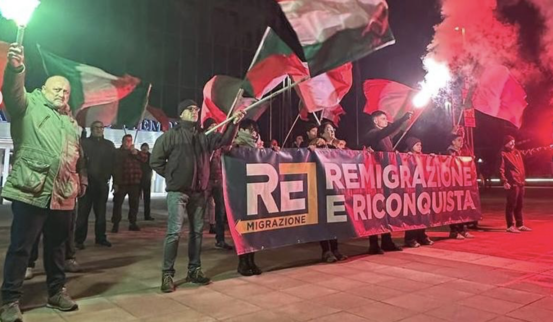 Blitz notturno anti immigrati clandestini: gli attivisti si radunano sotto il Grattacielo Piemonte