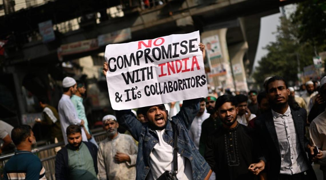 Bangladesh, chi vuole zittire i giornali? Incendiate le sedi di Prothom Alo e The Daily Star dopo l&rsquo;uccisione di Sharif Osman Hadi