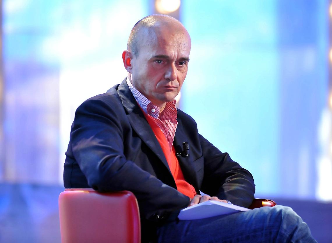 Signorini sotto assedio: Mediaset prepara il piano B (Blasi, Hunziker o Ventura)