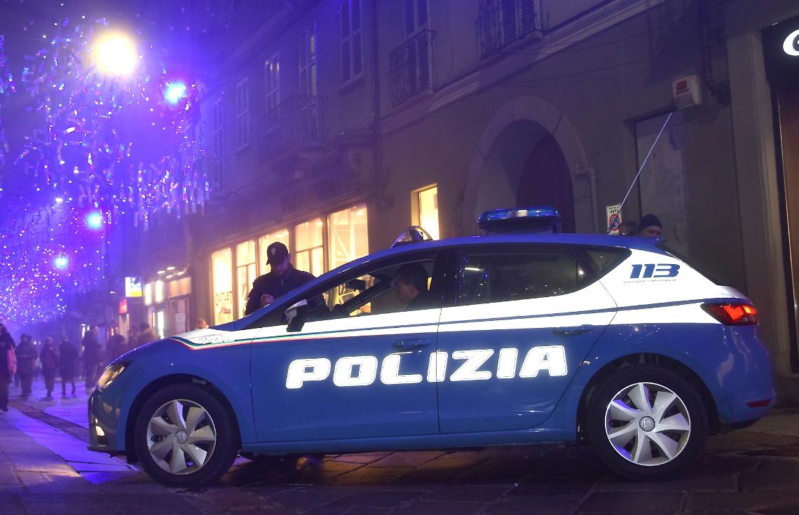 Uomo cade nel Po a Torino, salvataggio eroico della polizia in piena notte