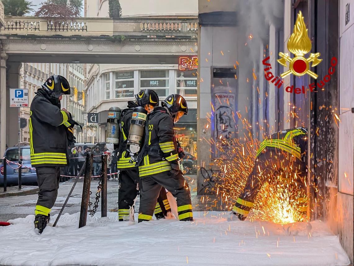 Incendio in un supermercato in centro a Torino: paura in via XX Settembre