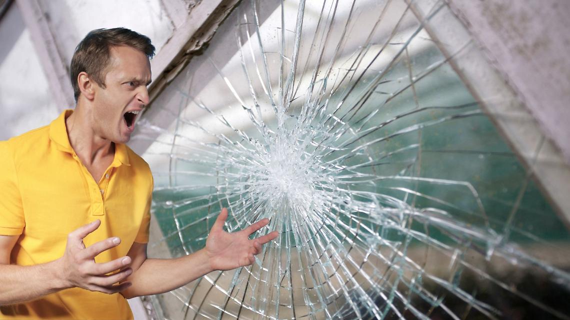 Spaccata natalizia in corso Sebastopoli, gioielleria presa di mira a Torino