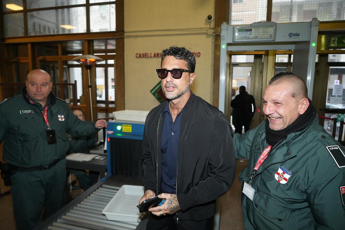 EMILIANO NON CANCELLARE &ldquo;Parler&ograve; a ruota&rdquo;: Corona trasforma l&rsquo;interrogatorio sul caso Signorini in un evento mediatico