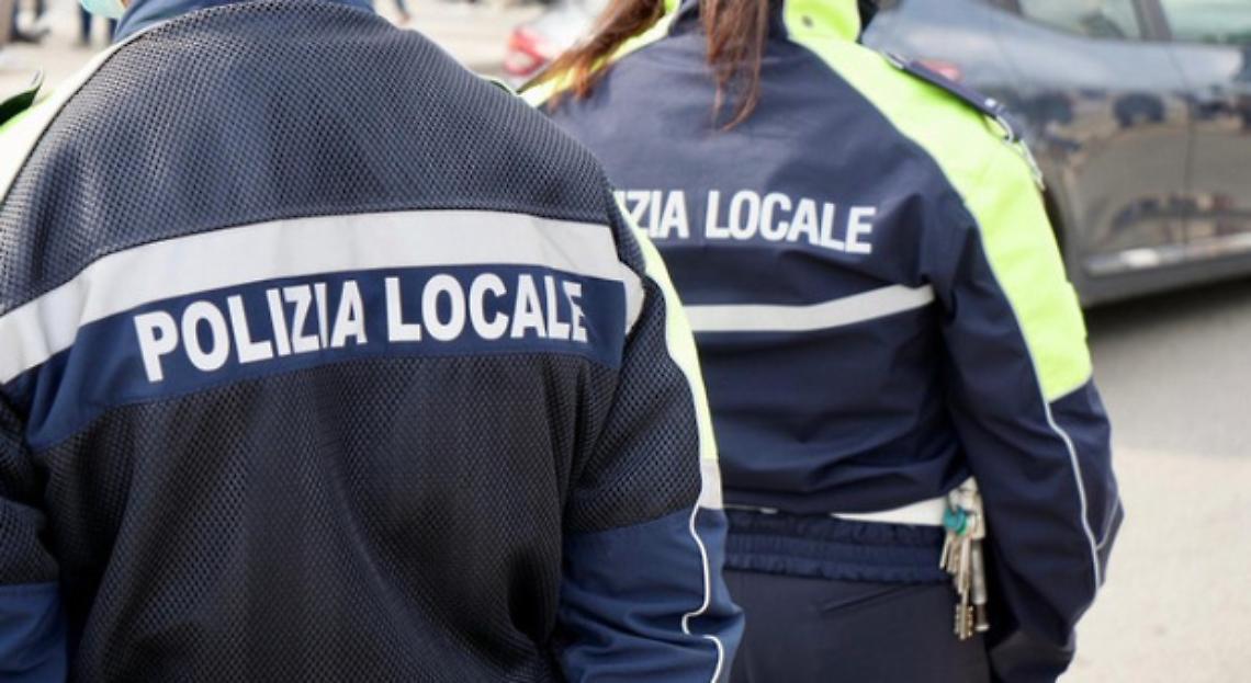 Brandizzo, encomio alla Polizia Locale: salvata un&rsquo;inquilina in casa satura di gas