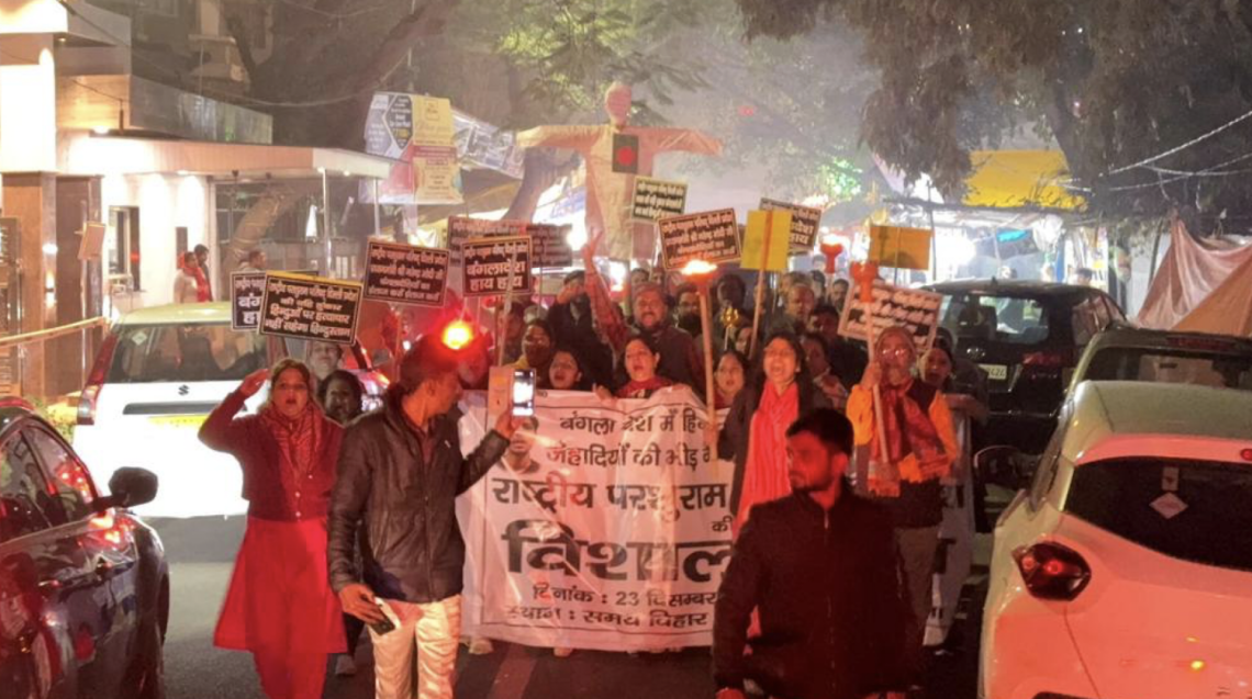 Linciato e bruciato per una presunta blasfemia: il Bangladesh sta perdendo il controllo della violenza di folla?