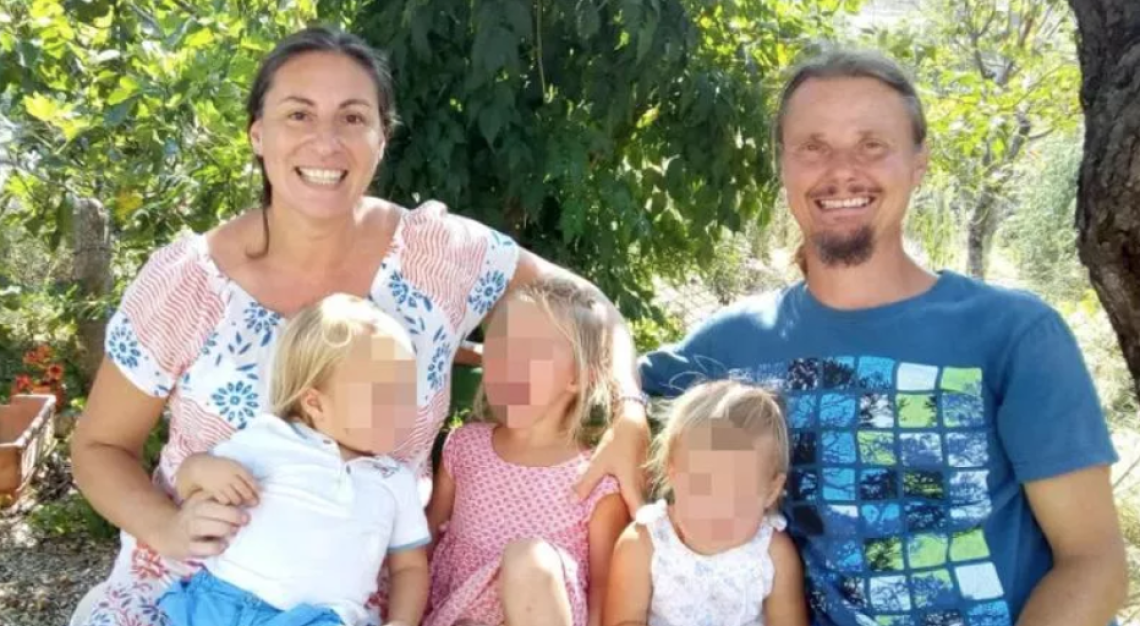 Natale a tempo per la famiglia nel bosco: due ore e mezza di abbracci, poi lo stop