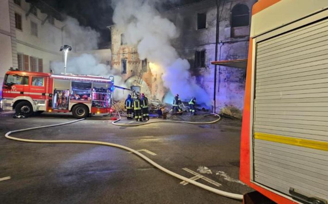 Incendio notturno a Villanova Mondov&igrave;: fiamme al piano terra in una casa del centro storico