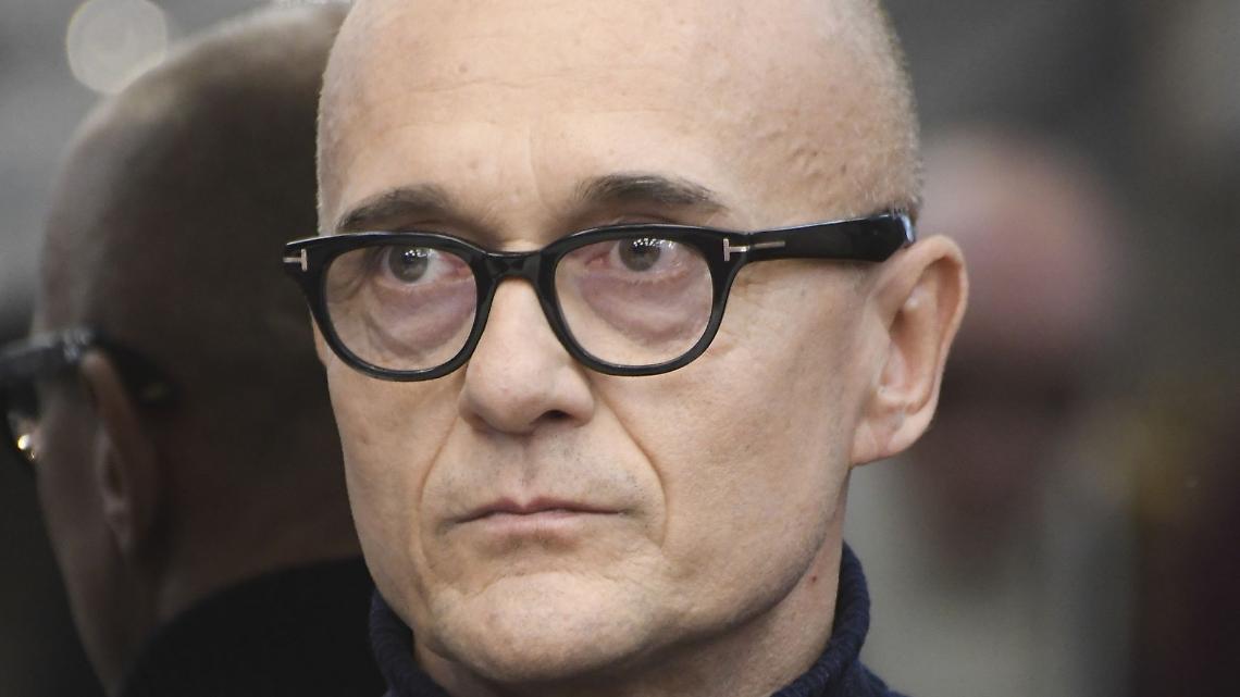 Alfonso Signorini si autosospende da Mediaset