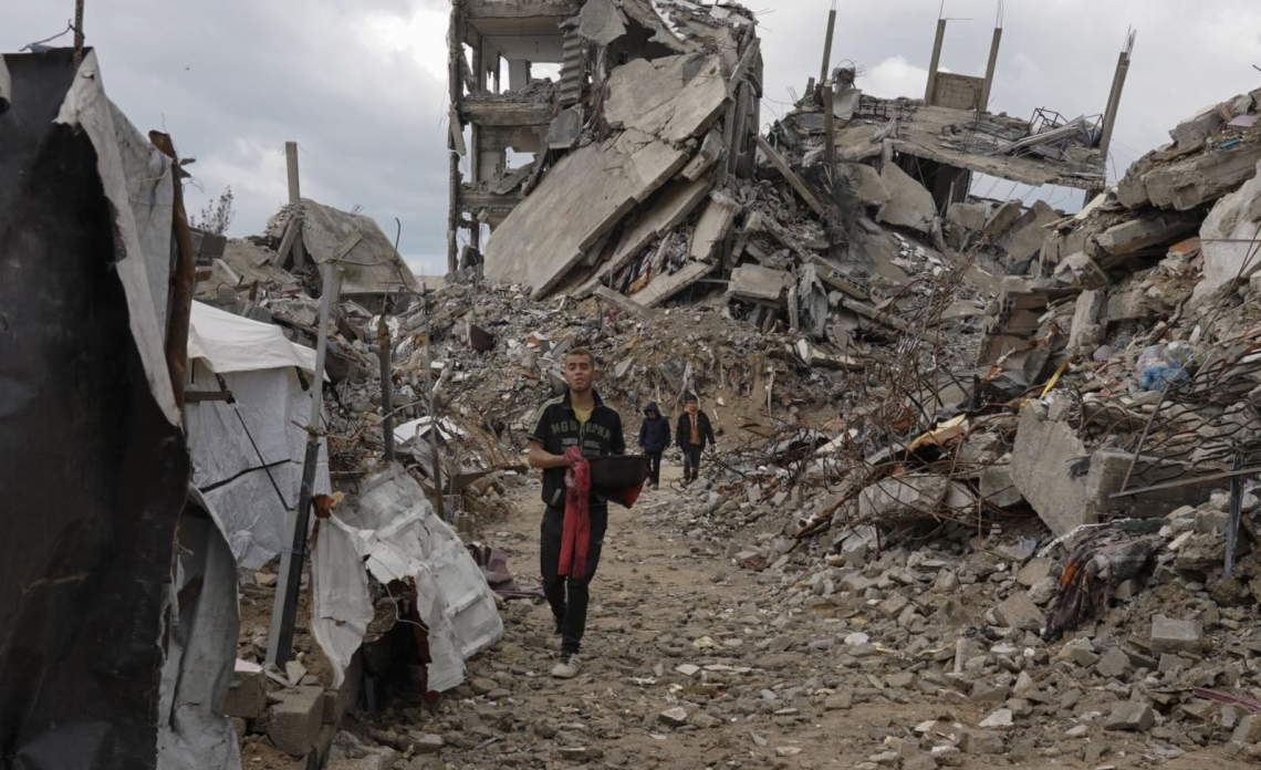 Gaza: l'inferno. Fogne collassate, ospedali a met&agrave; e aiuti bloccati nonostante il cessate il fuoco