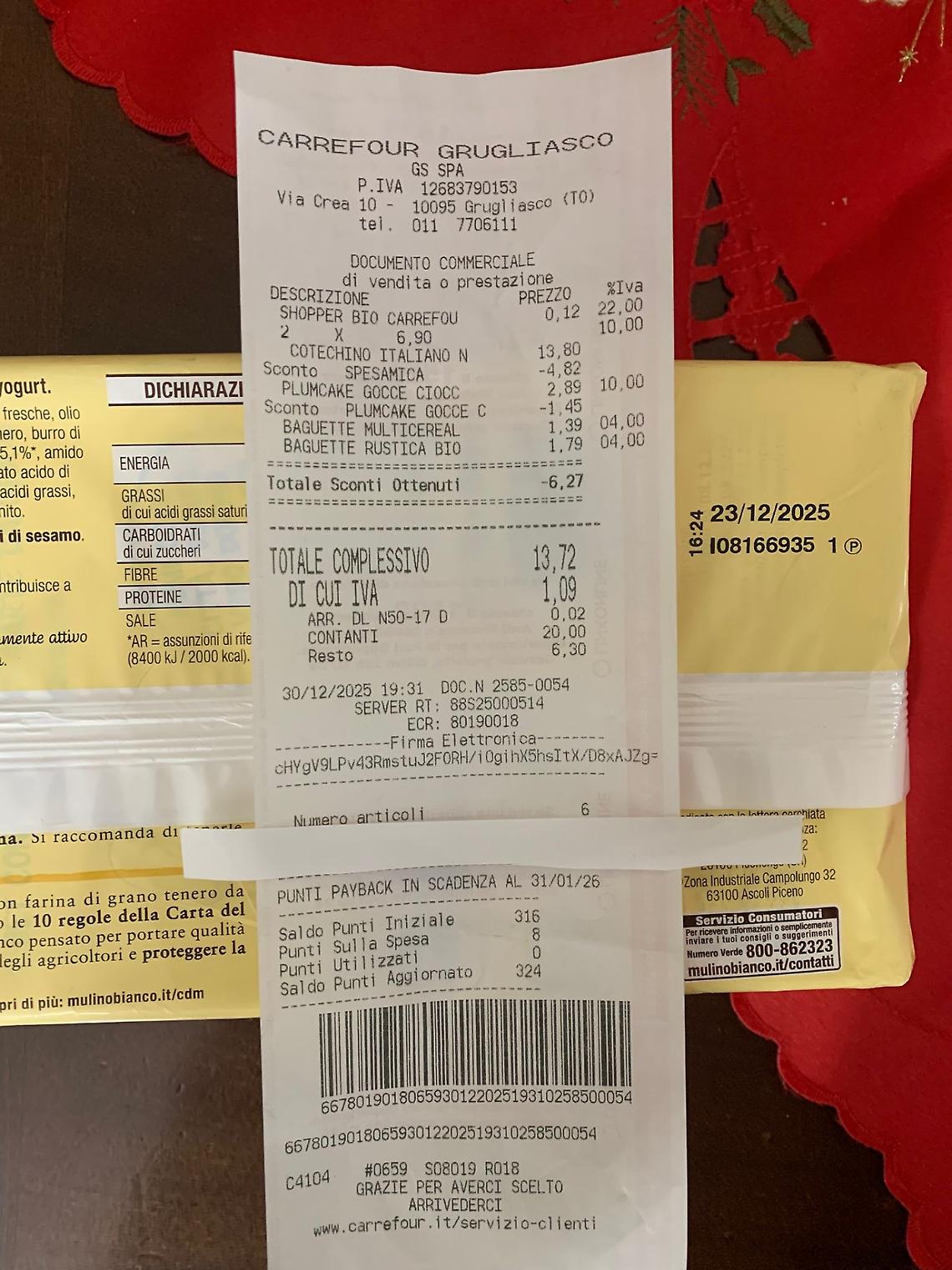 Plumcake scaduti in vendita al Carrefour di Grugliasco. Non c'&egrave; il due senza il tre