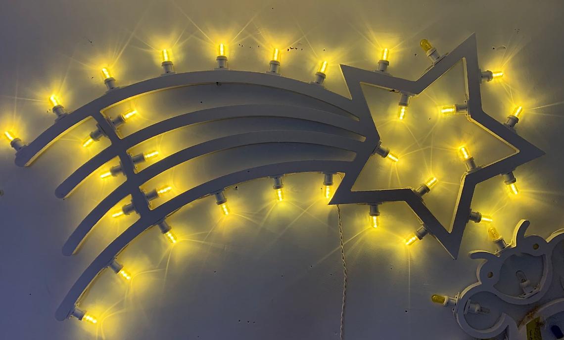 Il ladro di comete a San Giorgio Canavese: una luminaria sparisce, il paese si interroga