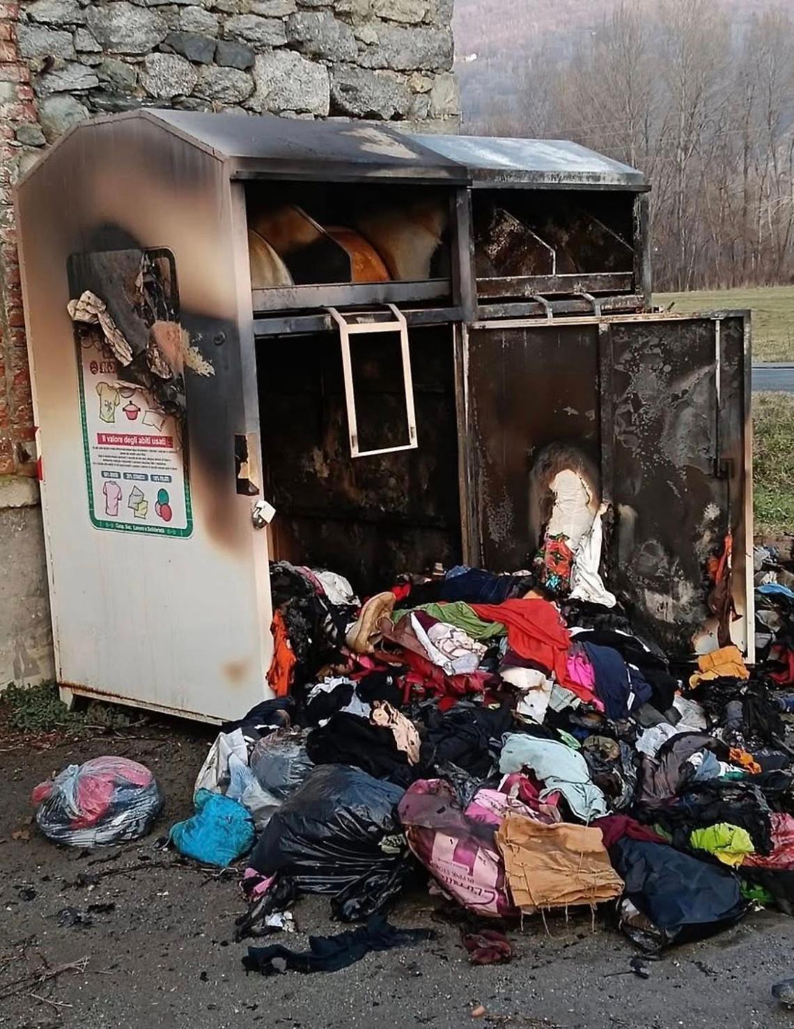 Cuorgn&egrave;, Capodanno di fuoco al Ponte Vecchio: cassonetti incendiati e citt&agrave; sempre pi&ugrave; esasperata