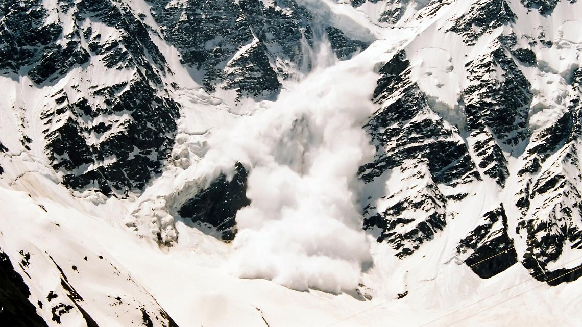 Tragedia in alta valle Maira, valanga sulle Alpi cuneesi: un morto e due feriti gravi