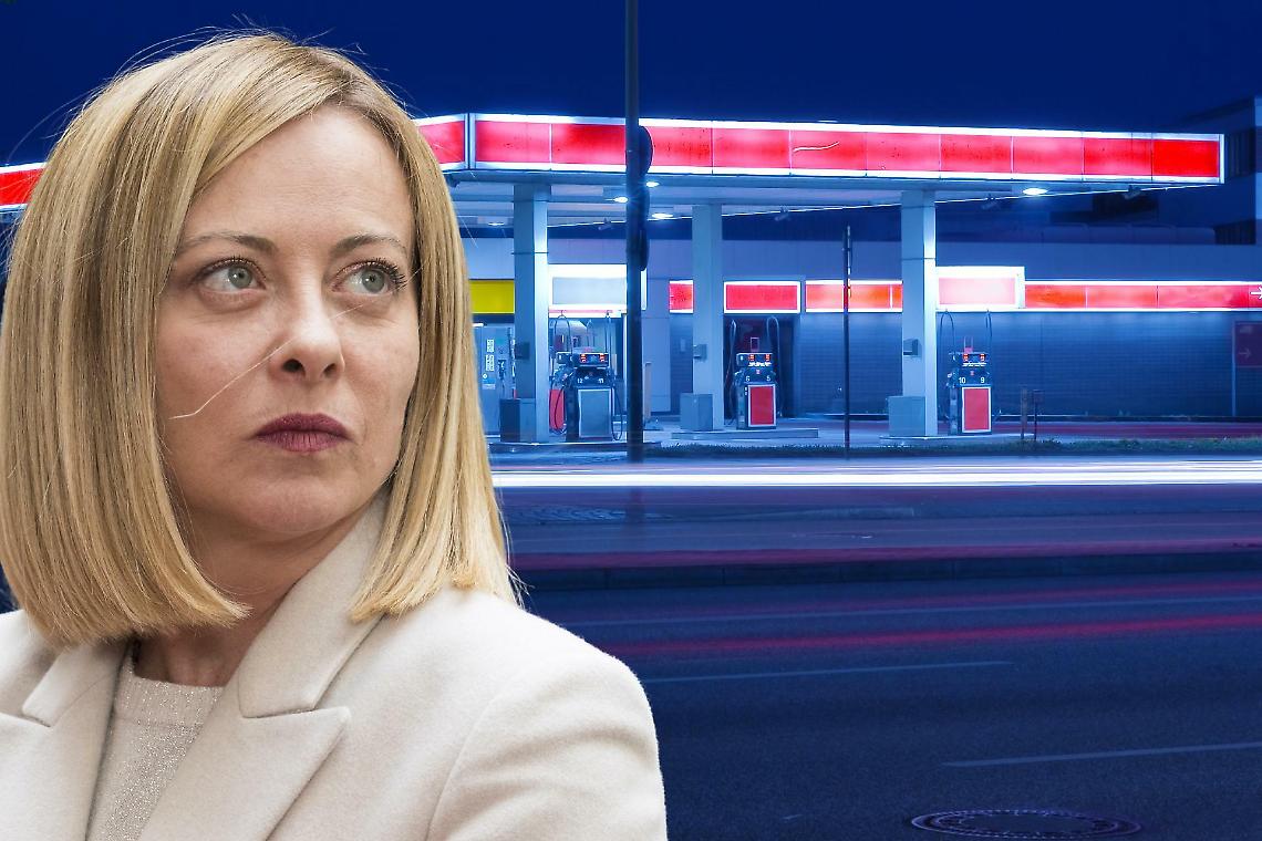 Scandalo alla "pompa". Diesel pi&ugrave; caro della benzina. Ecco l'effetto accise che Meloni voleva distruggere
