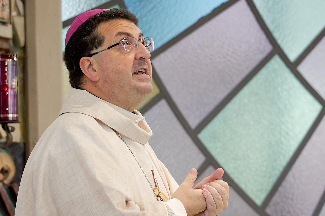 BiellaCrans-Montana, il Vescovo di Biella prega per Elsa Rubino si stringe a Elsa Rubino: la preghiera del vescovo dopo il rogo di Crans-Montana