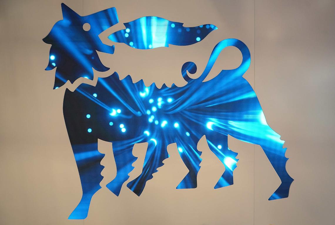 Eni spacca le raffinerie e accelera sui biocarburanti