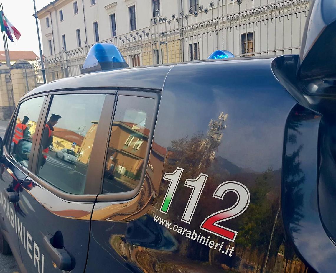 Bloccato in casa mentre rovista in camera da letto: arrestato ladro a Bussoleno