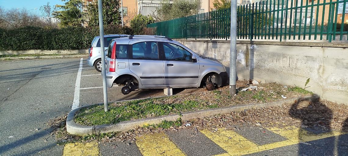 Quattro ruote rubate