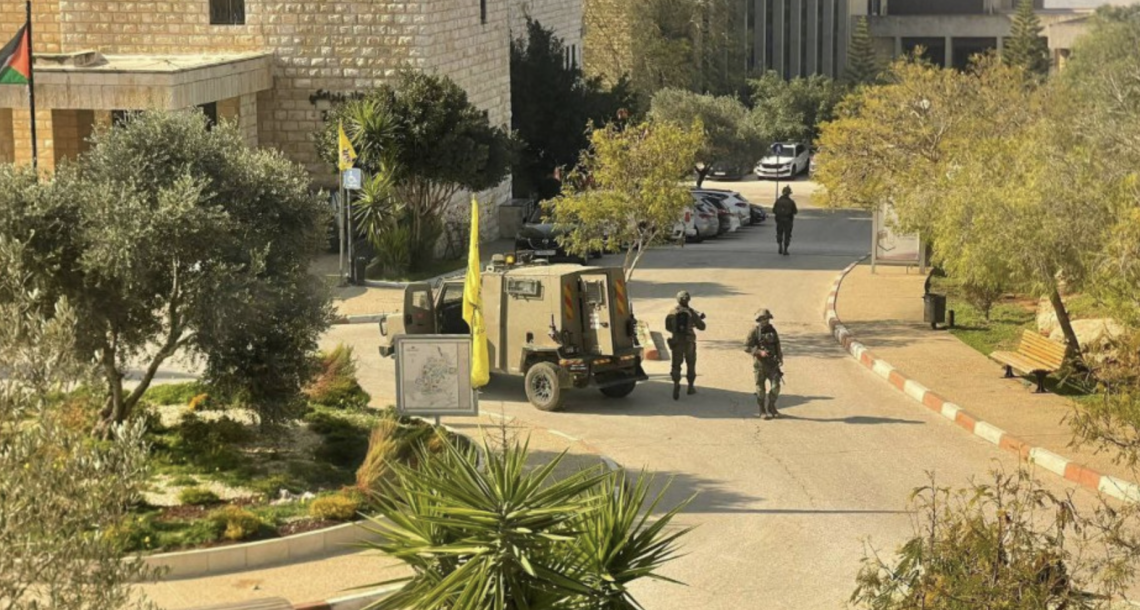 Cisgiordania, a lezione con i soldati: l&rsquo;IDF spara all&rsquo;Universit&agrave; di Birzeit