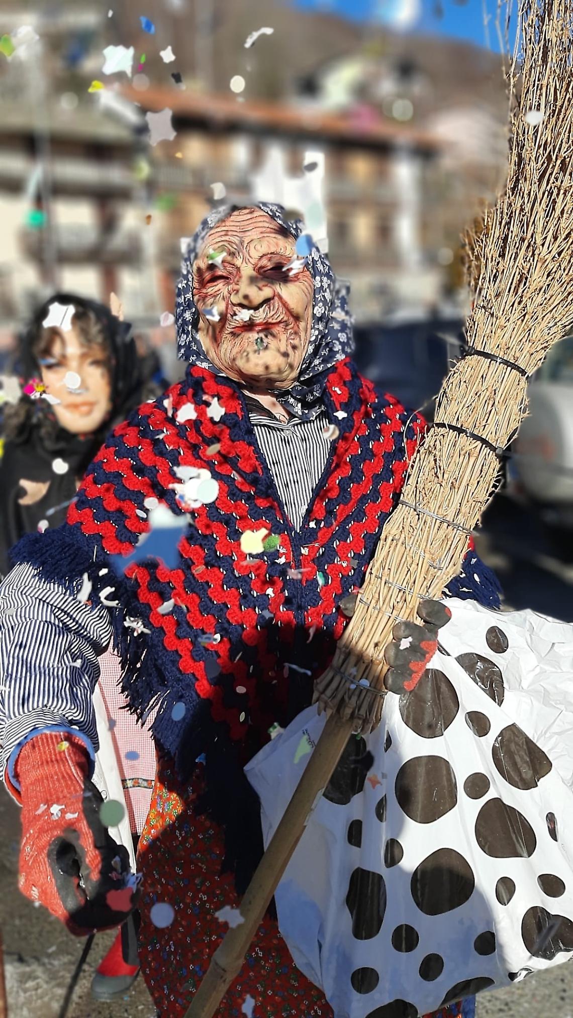A Chiaves le "Barboire" hanno aperto il primo Carnevale delle Valli
