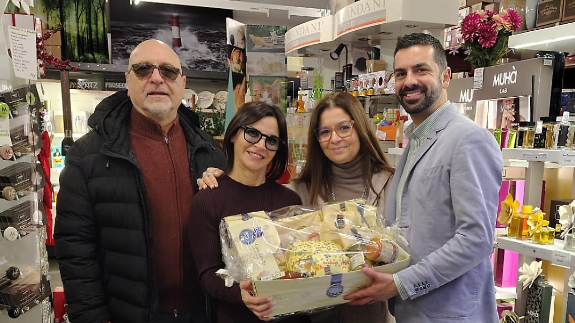 Un Natale da Vetrina: Leini premia le vetrine pi&ugrave; creative