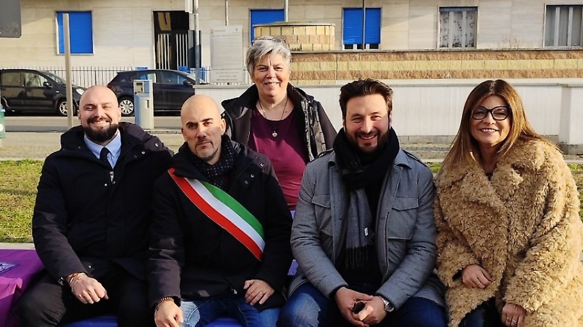 Una panchina viola a Venaria Reale per dare voce alla fibromialgia