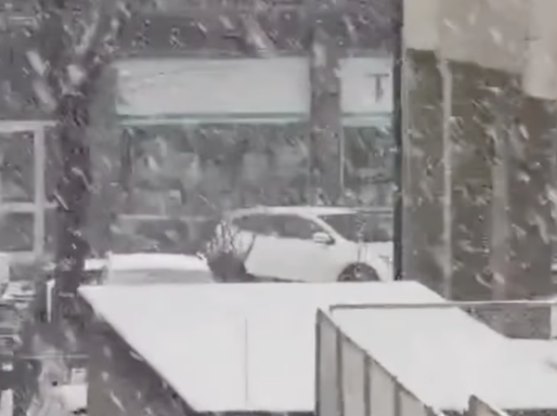 Neve che scende a valle