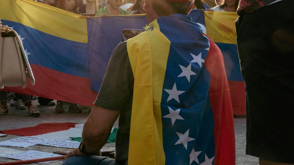 Le voci sulla liberazione di Gasperin e il silenzio carico di tensione a Tortona (foto di repertorio)