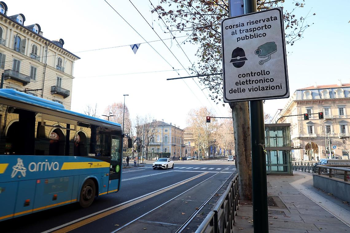 Telecamere sulle corsie preferenziali, a Torino oltre 101mila multe e solo 669 ricorsi