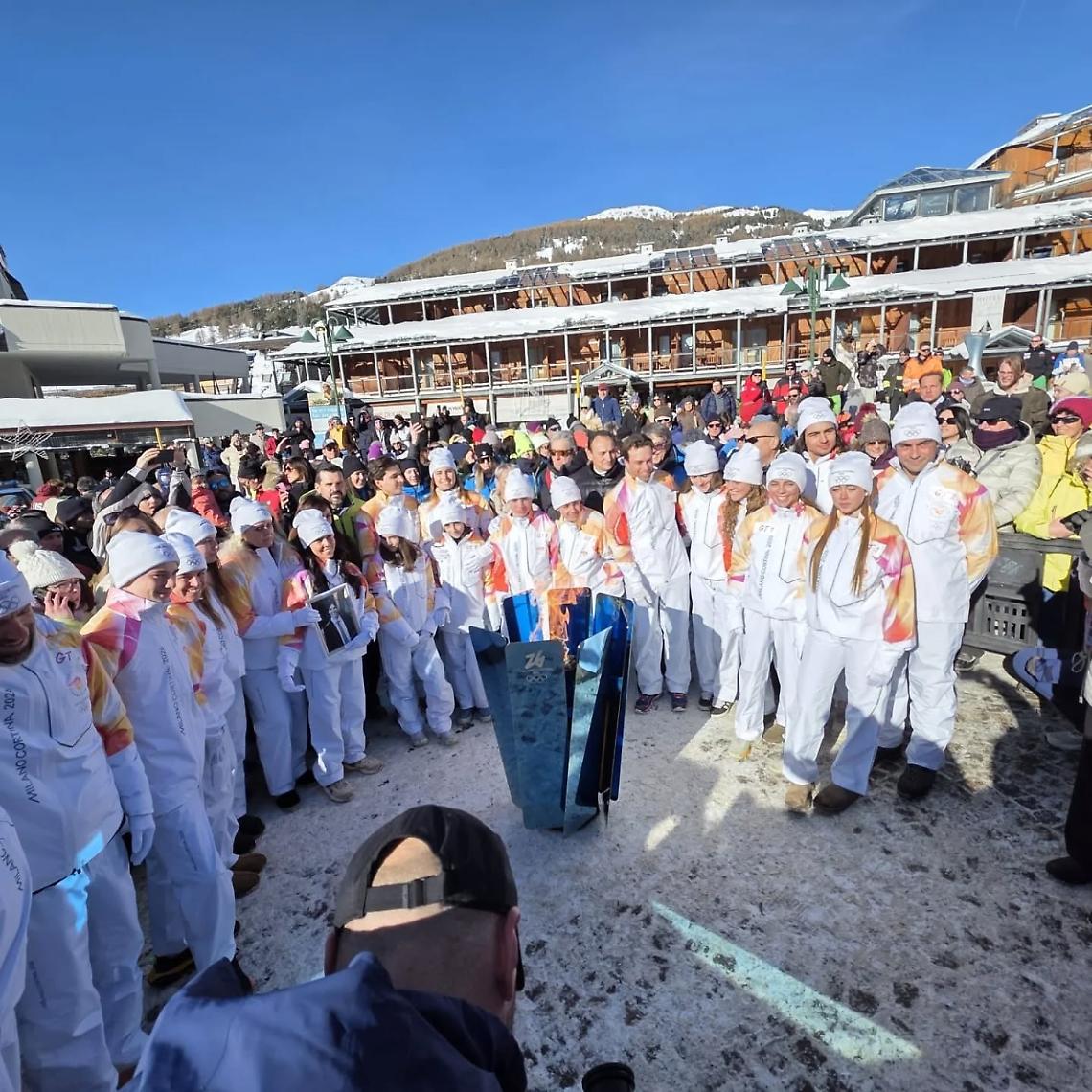 Sestriere accoglie la Fiamma olimpica: il ricordo di Matilde e Matteo illumina vent&rsquo;anni dopo Torino 2006