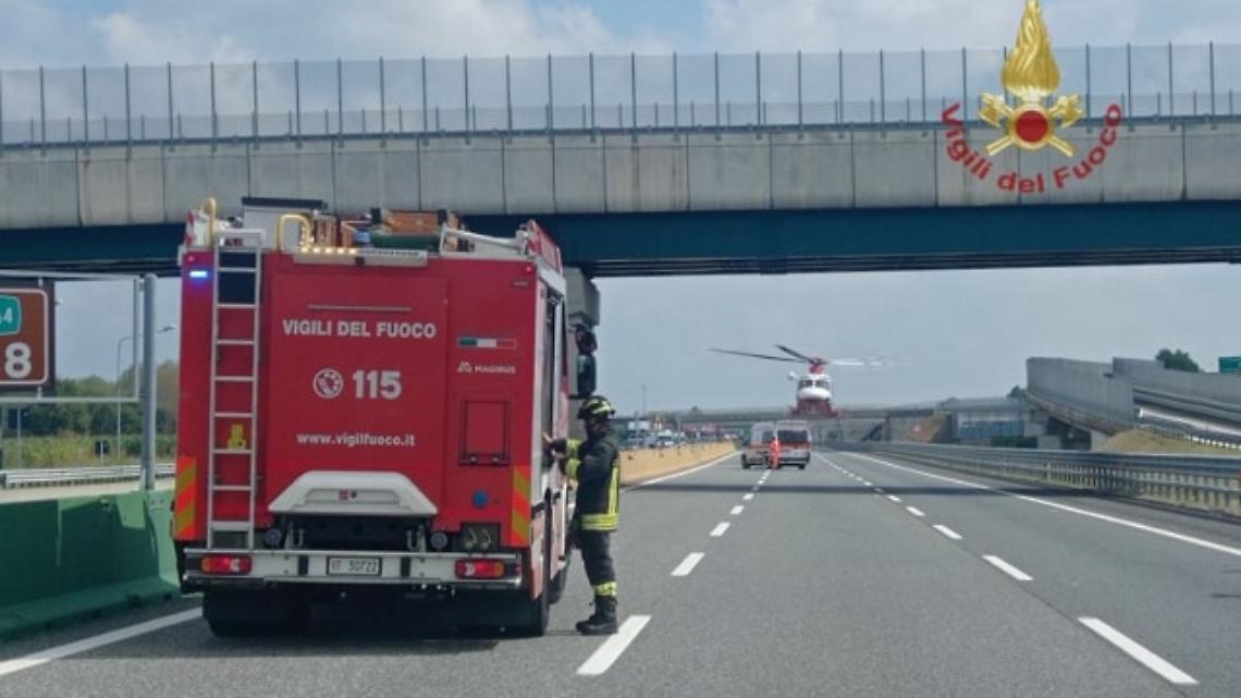 Fuori strada al km 33,2 sulla Torino - Savona: tre feriti, soccorsi in elicottero e indagini in corso