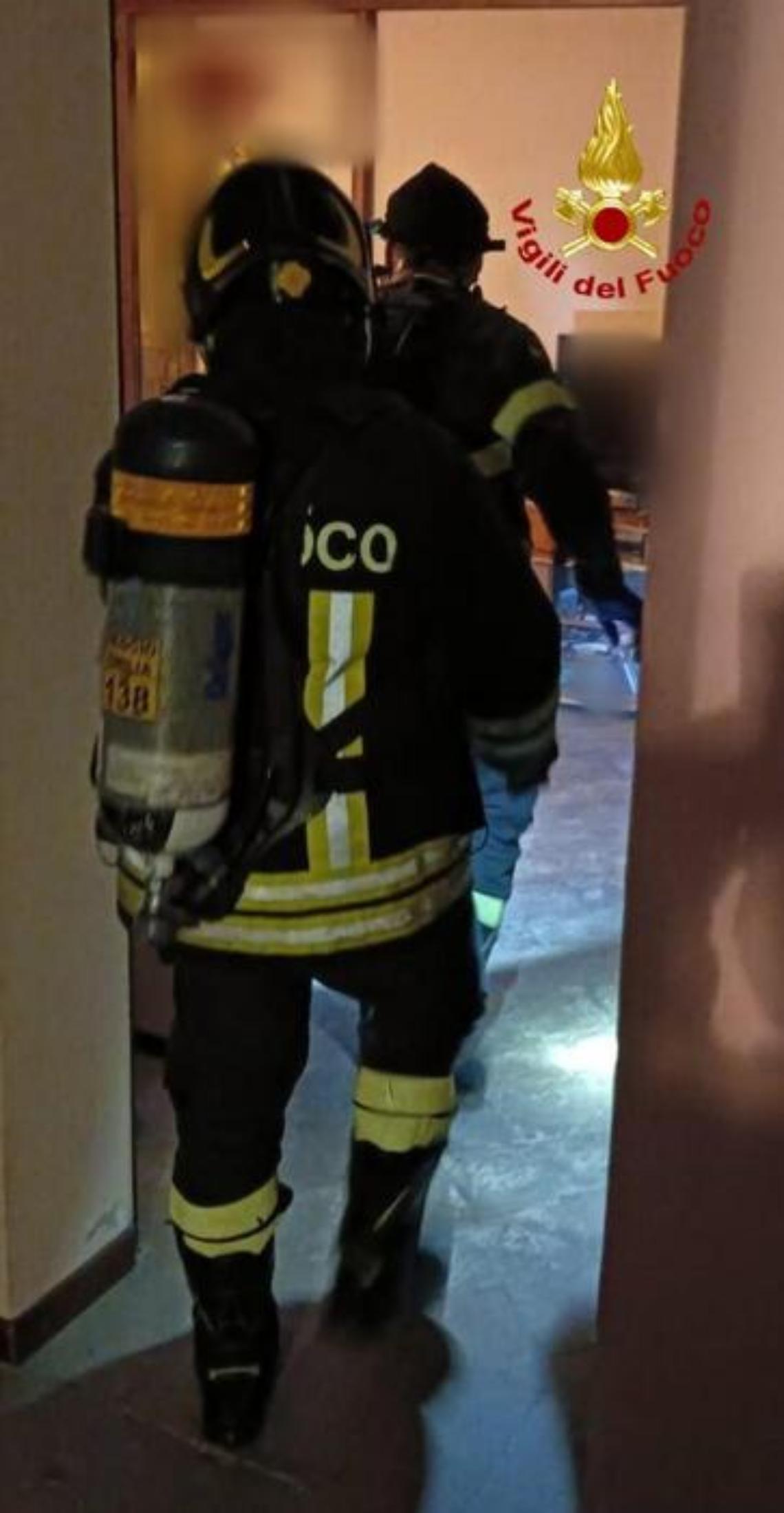 La notte che non lascia scampo, padre e figlio stroncati dal monossido nella loro casa