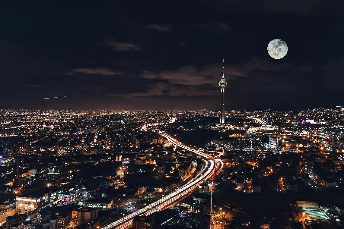 Iran, il sistema che arricchisce pochi e affama molti: chi guadagna davvero dal petrolio sotto sanzioni?