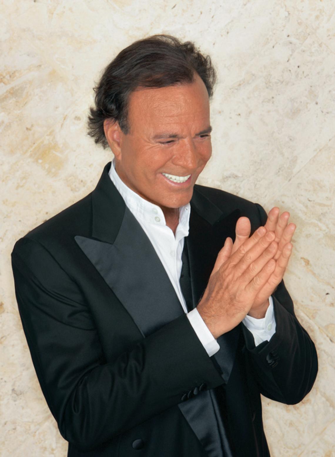 Julio Iglesias sotto accusa: ex dipendenti denunciano abusi sessuali, lavoro forzato e test ginecologici imposti