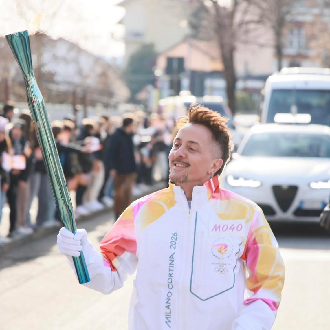 A Settimo Torinese passa Dardust e l'ufficio stampa del Comune fotografa la panza di Rivoira e i sorrisetti di Piastra