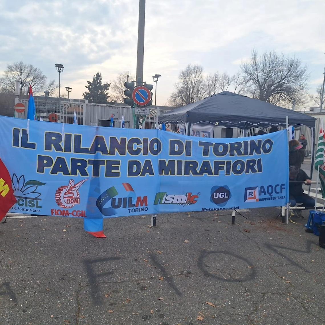 Mirafiori al centro della mobilitazione sindacale: volantinaggio per la manifestazione del 14 febbraio