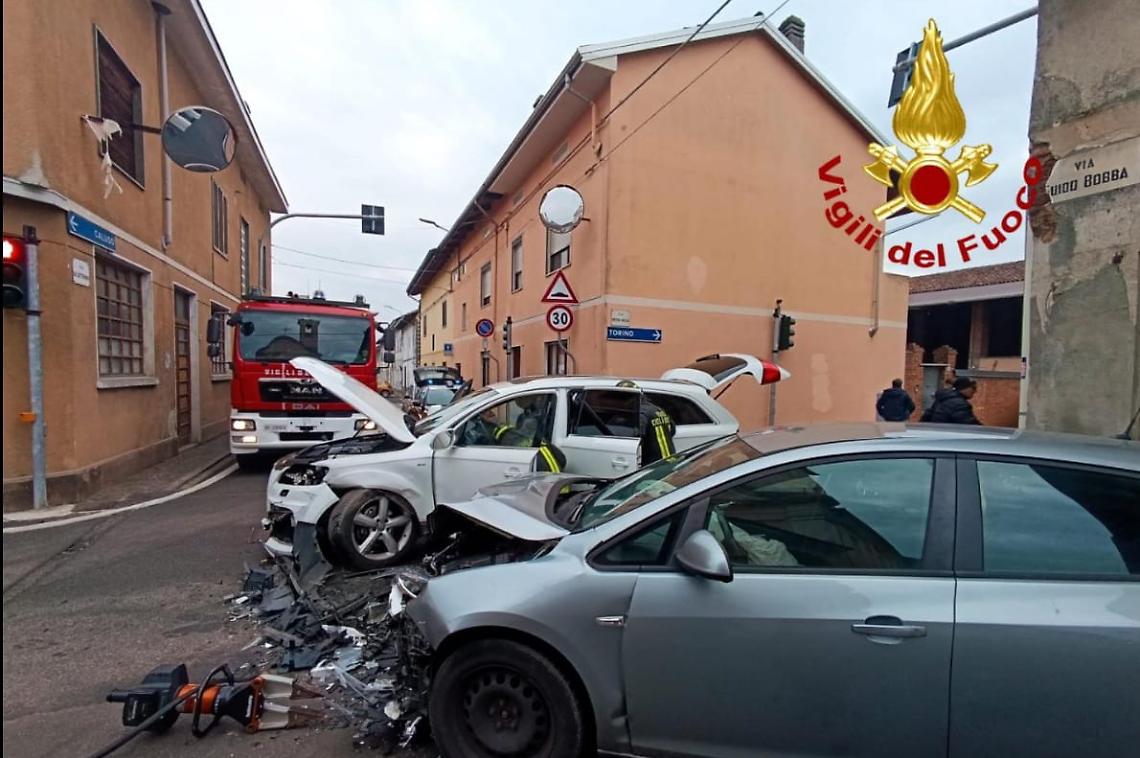 Scontro tra due auto a Cigliano