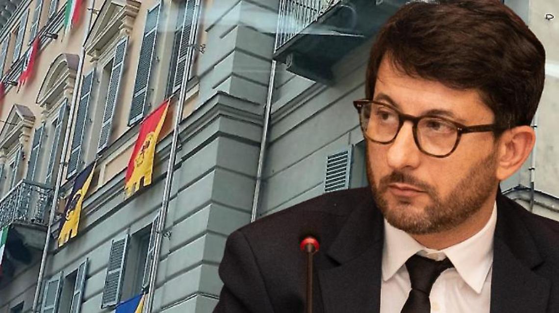 La bandiera della Palestina &egrave; tornata a sventolare dal Municipio. Non era censura, era sartoria