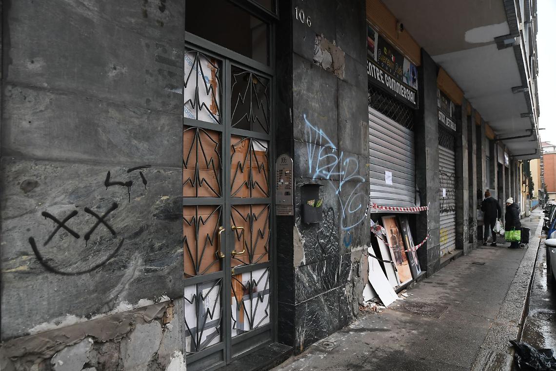 Esplosione nella notte a Torino: bomba davanti a un negozio