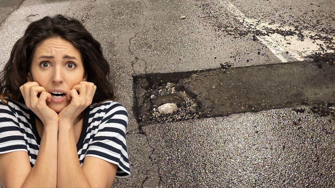 A San Mauro Torinese spunta un &ldquo;cratere&rdquo; in via Casale: &ldquo;Se una moto ci finisce dentro, si ammazza&rdquo;