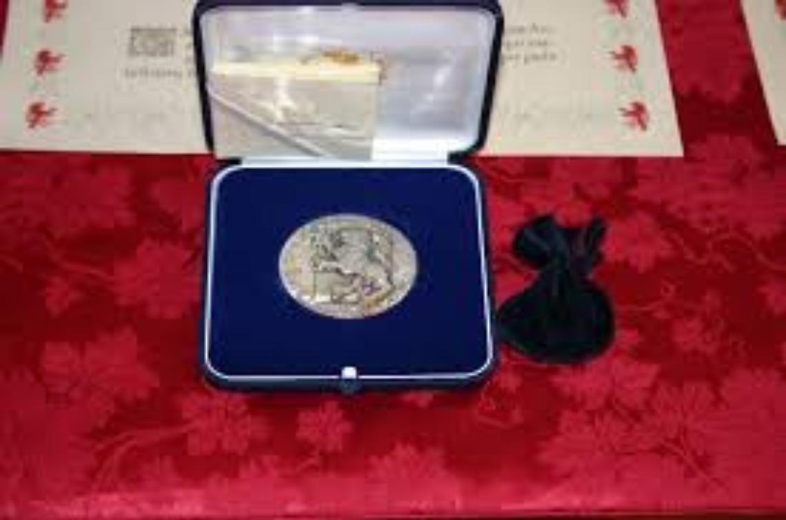 Rivarolo si guarda allo specchio