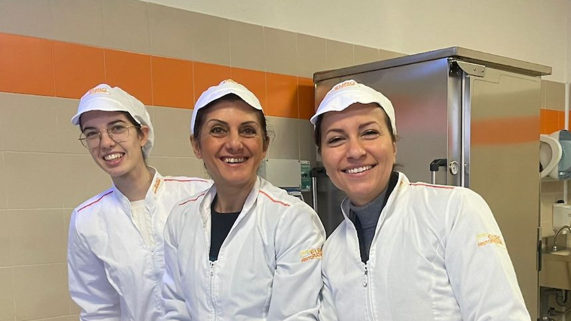 Torna a Leini &ldquo;Gioca cucina &ndash; Il laboratorio goloso&rdquo;: famiglie e bambini alla scoperta della mensa scolastica