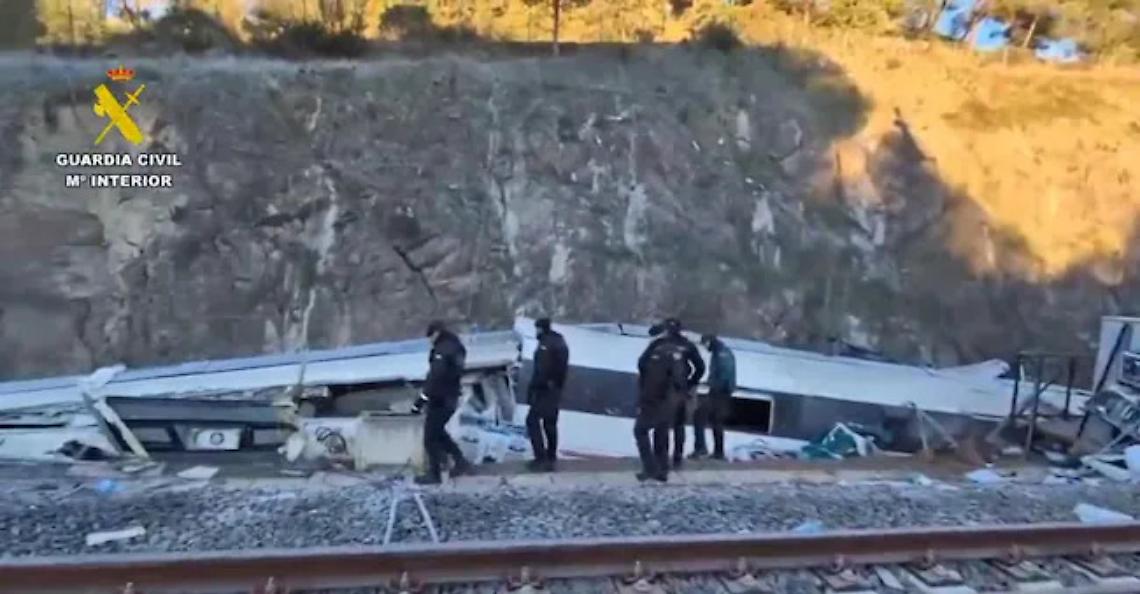 Disastro ferroviario di Adamuz: 40 morti, binario rotto e treni rallentati. La Spagna ha ignorato i segnali?