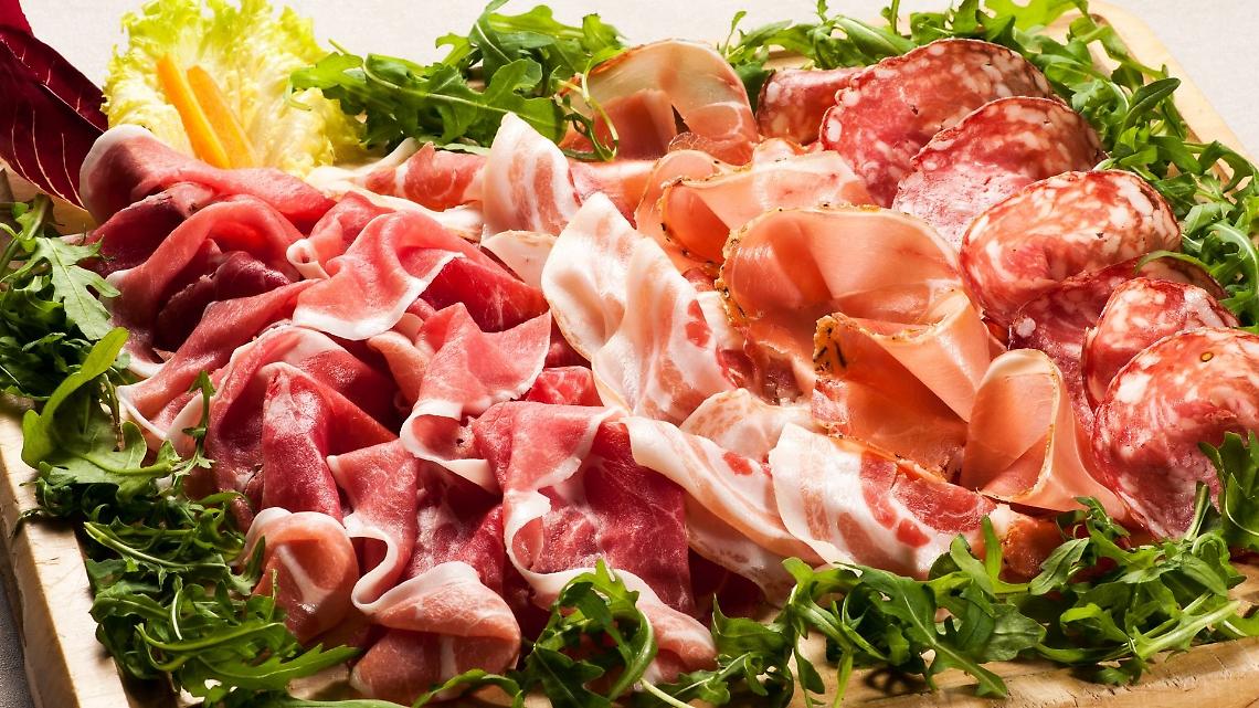 Scoppia il caso prosciutto, ma il problema va oltre il piatto
