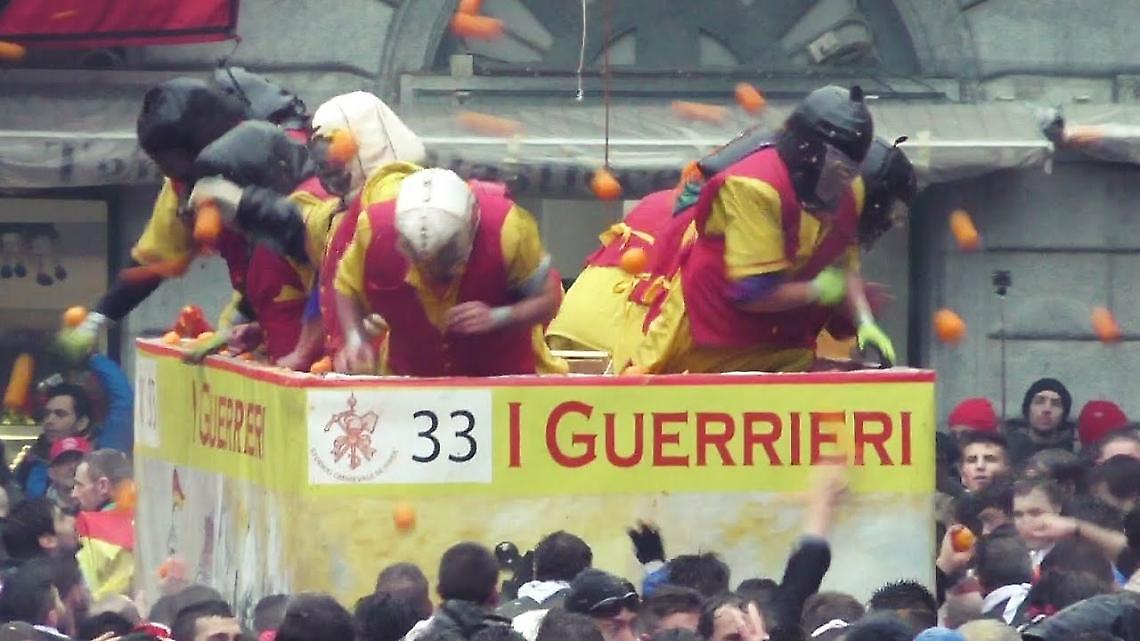 Carnevale di Ivrea, il carro 33 resta fuori: la storia che si ripete